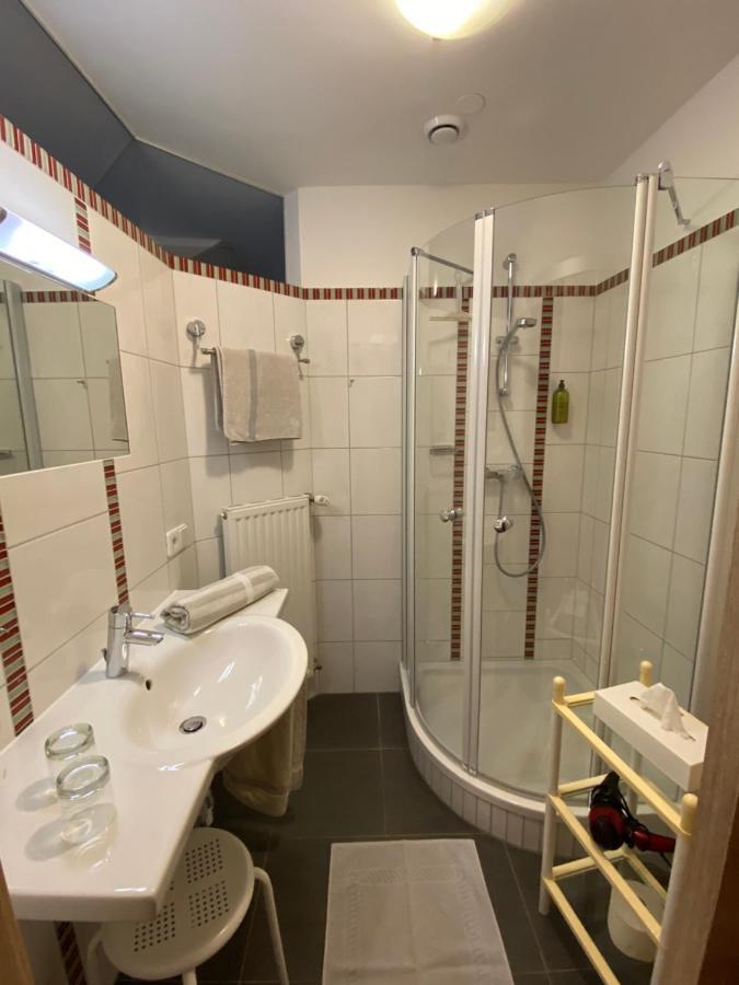 Privatzimmer Und Ferienwohnungen Leeb Persenbeug Exterior photo
