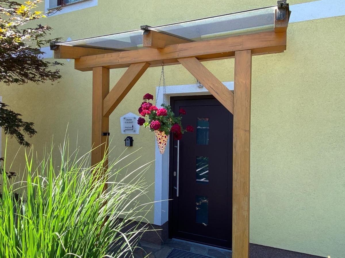 Privatzimmer Und Ferienwohnungen Leeb Persenbeug Exterior photo